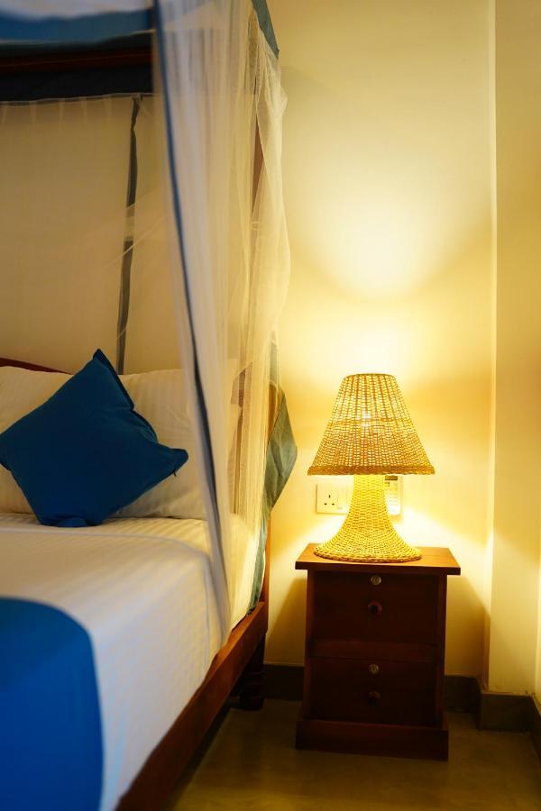 Villa Ronaya Surf Waves Dikwella Esterno foto