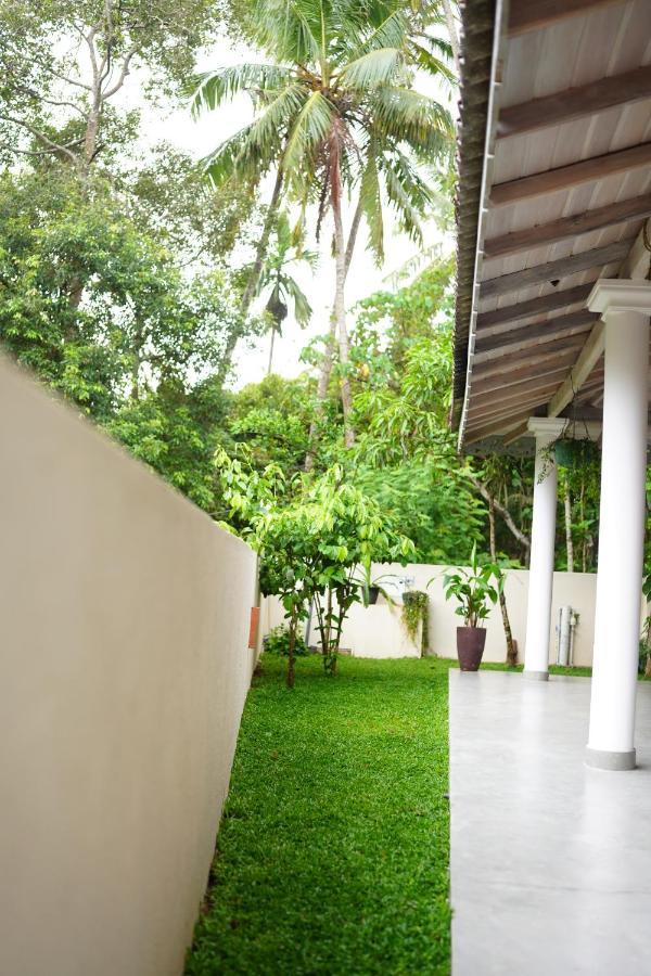 Villa Ronaya Surf Waves Dikwella Esterno foto