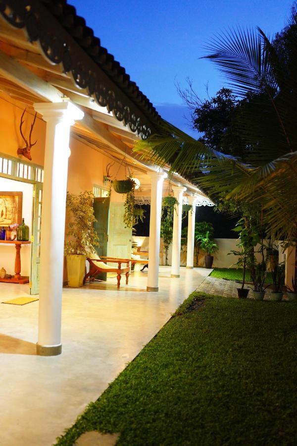 Villa Ronaya Surf Waves Dikwella Esterno foto